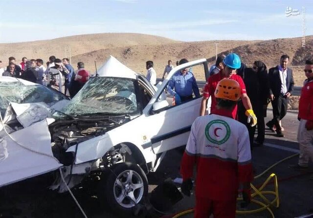 تصادف دو خودروی پژو حادثه‌ساز شد