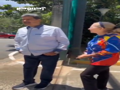 تصویری از حضور مادورو در کارزار انتخاباتی با خودرو ایرانی