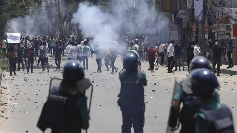 دولت بنگلادش ارتش را برای مهار اعتراضات خشونت‌آمیز به میدان آورد