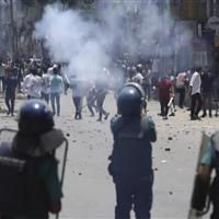 دولت بنگلادش ارتش را برای مهار اعتراضات خشونت‌آمیز به میدان آورد