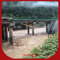 ریزش پل در چین بر اثر باران‌های سیل آسا