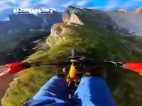 دوچرخه‌سواری جنون‌آمیز در میان کوه ها
