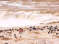آبشار هوکو بر در چین