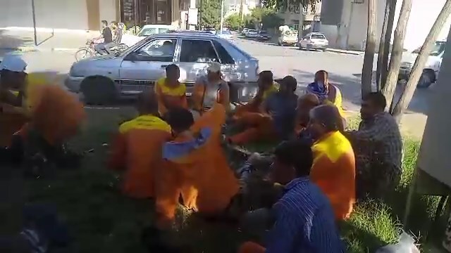 تجمع کارگران شهرداری یاسوج مقابل استانداری کهگیلویه و بویراحمد