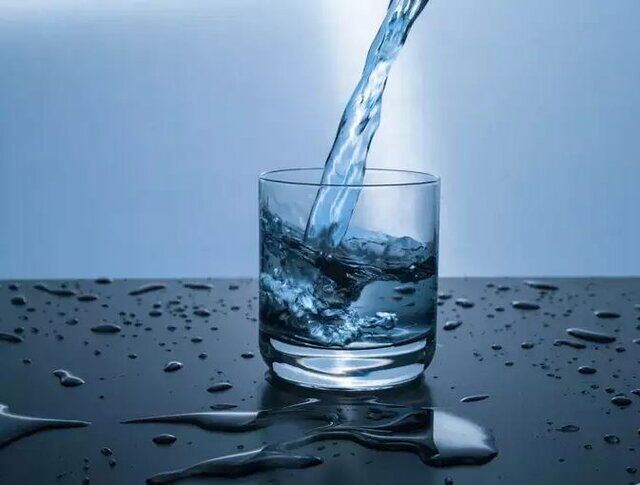 فواید نوشیدن 8 لیوان آب در طول روز