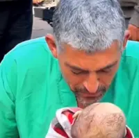 ویدئویی دردناک از شهادت یک نوزاد در غزه