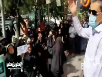 تجمع اعتراضی نیروهای نهضت سواد آموزی مقابل وزارت آموزش و پرورش تهران 