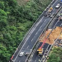 ریزش مرگبار پل بزرگراهی در شمال غربی چین