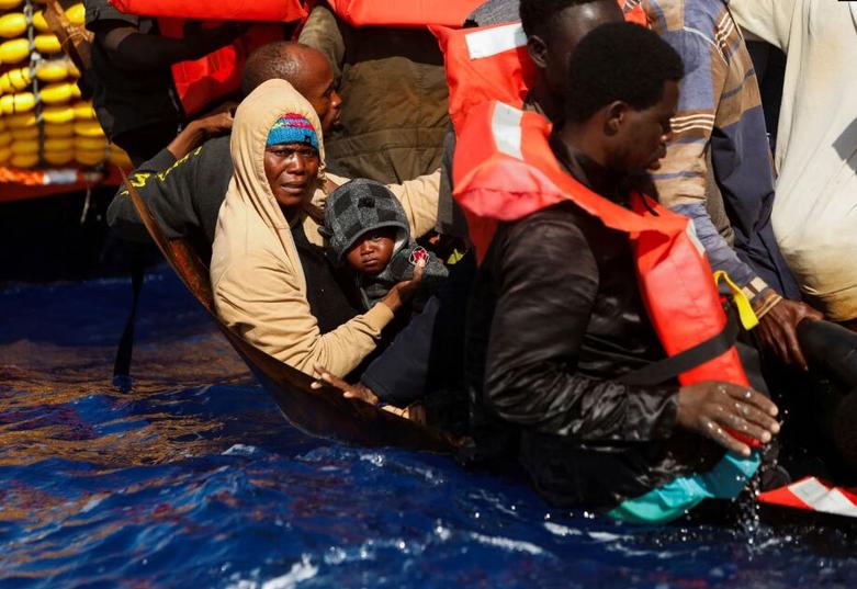 نجات پناهجویان آفریقایی در آب های نزدیک سواحل اسپانیا