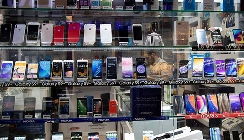 واردات موبایل ۱ میلیون دستگاه کم شد
