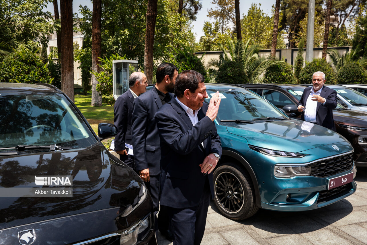 عکس/ رونمایی از خودروی «ری‌را» در حاشیه آخرین جلسه دولت سیزدهم 