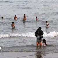 شنای کودکان جنوب در سواحل خلیج فارس