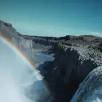 دتیفوس، آبشاری باشکوه به پهنای ۱۰۰ متر