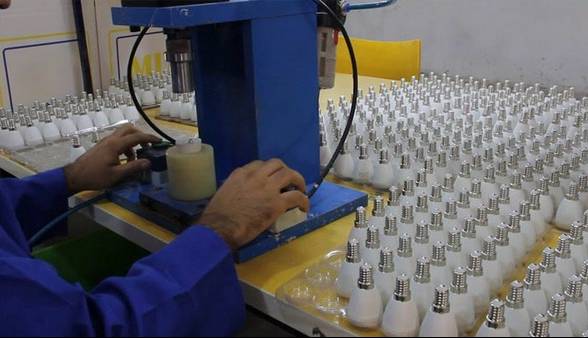افتتاح کارخانه تولید لامپ‌های کم‌مصرف در اردوگاه حرفه‌آموزی زندان شهرکرد