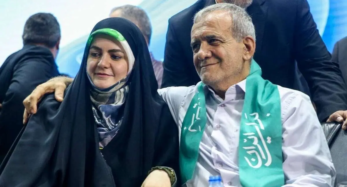تشویق زهرا پزشکیان در یک مراسم؛ او برای رئیس‌جمهور هم دختر بود و هم مادر