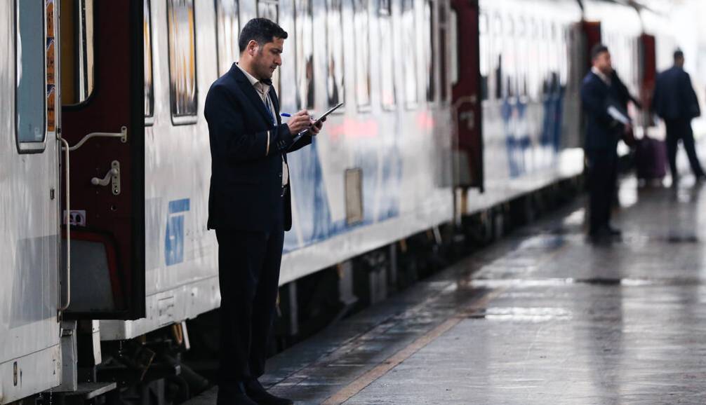 برخورد قطار مسافربری با سکو در میدان راه‌آهن تهران