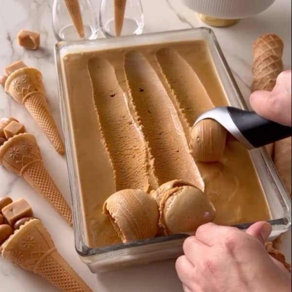 با چهار قلم مواد بستنی کاراملی درست کن