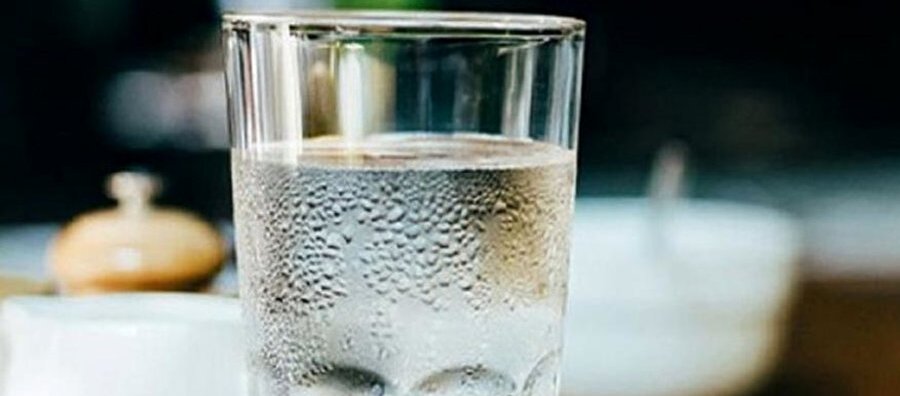 در روزهای گرم چند لیوان آب بنوشیم؟