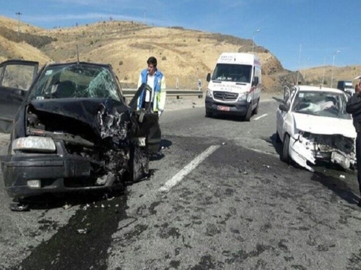 مصدوم شدن 10 نفر بر اثر 2 حادثه رانندگی در جاده‌های اردبیل
