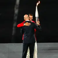 عکس/ حمل مشعل المپیک توسط زیدان و نادال در افتتاحیه المپیک پاریس