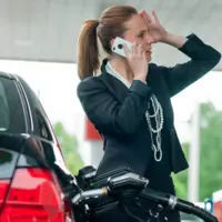هرگز در پمپ بنزین با تلفن همراه صحبت نکنید!