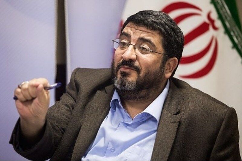 فواد ایزدی: باید فردی مانند ظریف برود و با غرب مذاکره کند، نه یک حزب‌اللهی که برود و بیانیه بخواند 