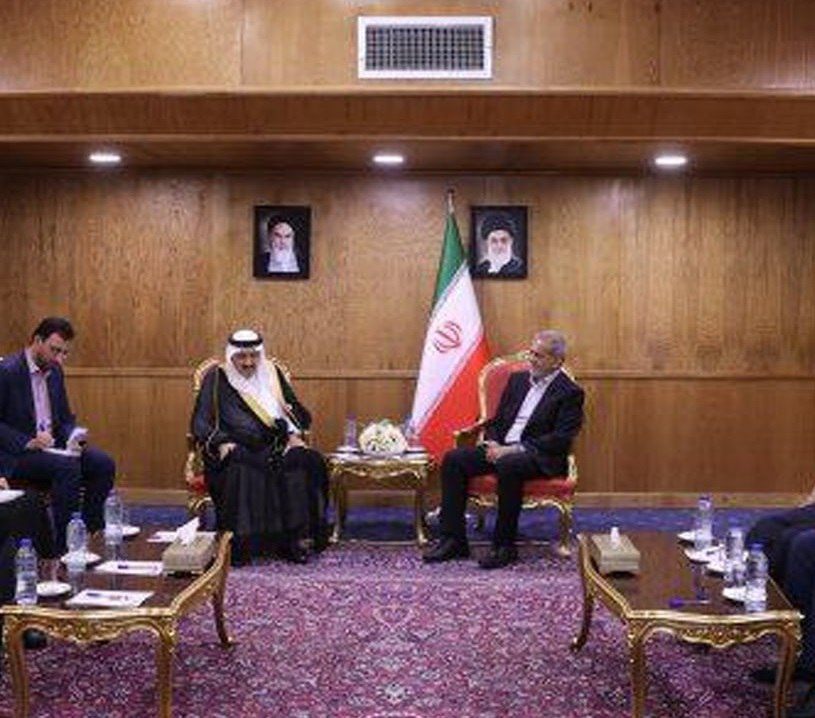 عکس/ دیدار نماینده ویژه پادشاه سعودی با رئیس‌جمهور
