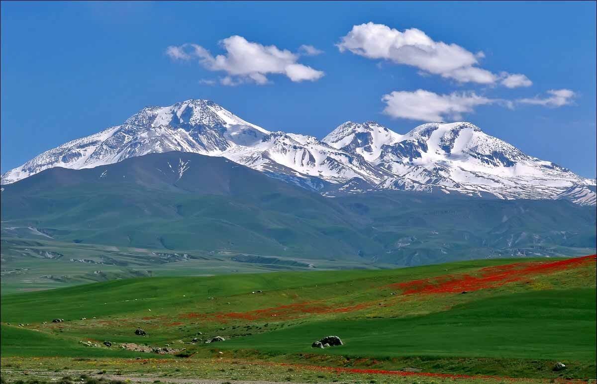 دو کوهنورد در ارتفاعات قله سبلان نجات یافتند