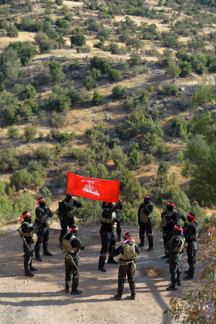 عکس/ حزب الله پرچم قرمز را به نشانه انتقام برافراشت