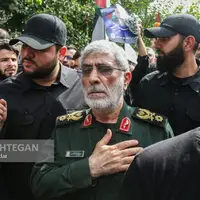 عکس/ حضور سردار قاآنی در میان جمعیت تشییع کننده حاج اسماعیل هنیه 