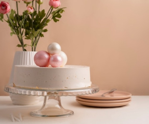 طرز تهیه کیک دو تخم مرغی با ماست