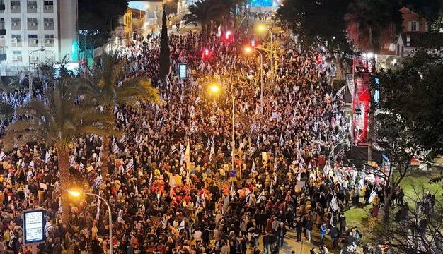تظاهرات در تل‌آویو؛ معترضان خواستار اجرای توافق مبادله اسرا شدند