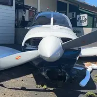 سقوط یک هواپیمای کوچک در زمین گلف 