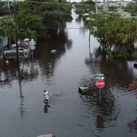 تصاویری از جاری شدن سیل در ایالت فلوریدا آمریکا