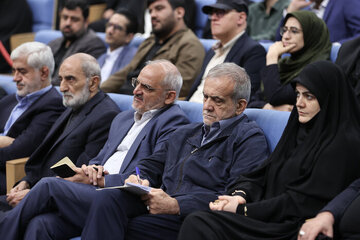 پزشکیان: ۲۰:۳۰ را نمیبینم؛ صبح میروم و شب و نیمهشب بازمیگردم