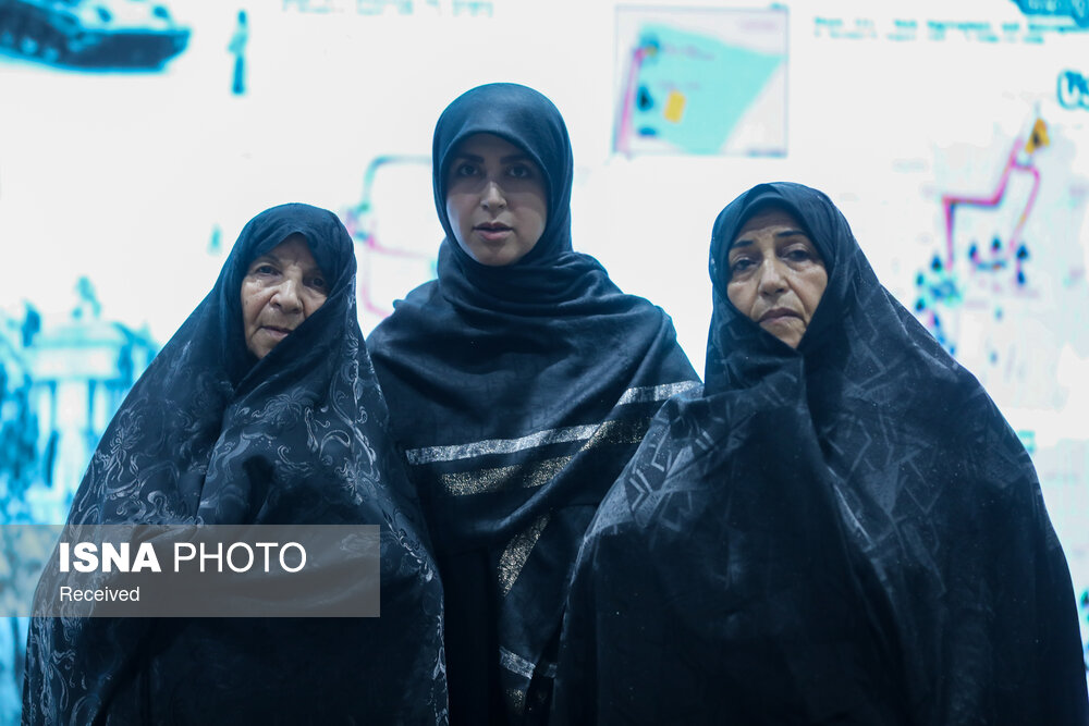 عکس/ رونمایی از دادخواست دادگاه شکایت از آمریکا با موضوع کودتای ۲۸ مرداد