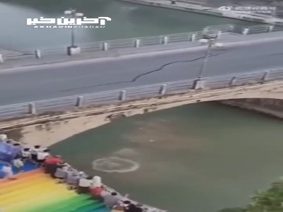 لحظه فرو ریختن پل در چین بخاطر جریان شدید آب