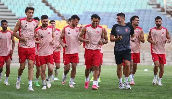 غایبان احتمالی پرسپولیس در بازی با ذوب‌ آهن