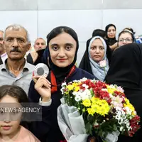 عکس/ استقبال از زهرا رحیمی نایب‌قهرمان پارالمپیک ۱۵ ساله در تبریز