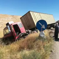 تصاویری از تصادف سه خودرو در جاده قدیم محور مشهد به باغچه 