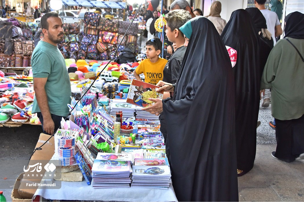 عکس/ بازار داغ فروش لوازم التحریر در آبادان