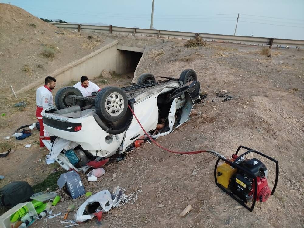 واژگونی ۲ خودرو در اردبیل ۱۰ نفر را راهی بیمارستان کرد