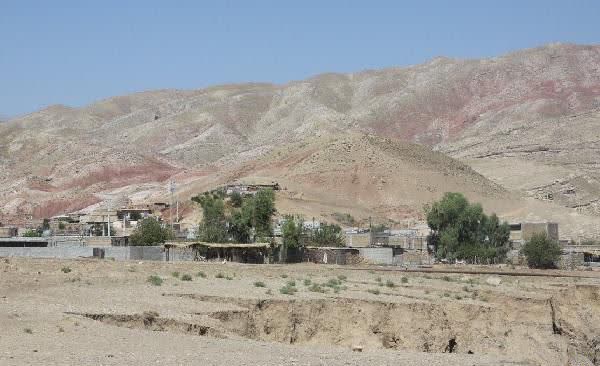 روستایی در ایلام که در حال بلعیده شدن است!