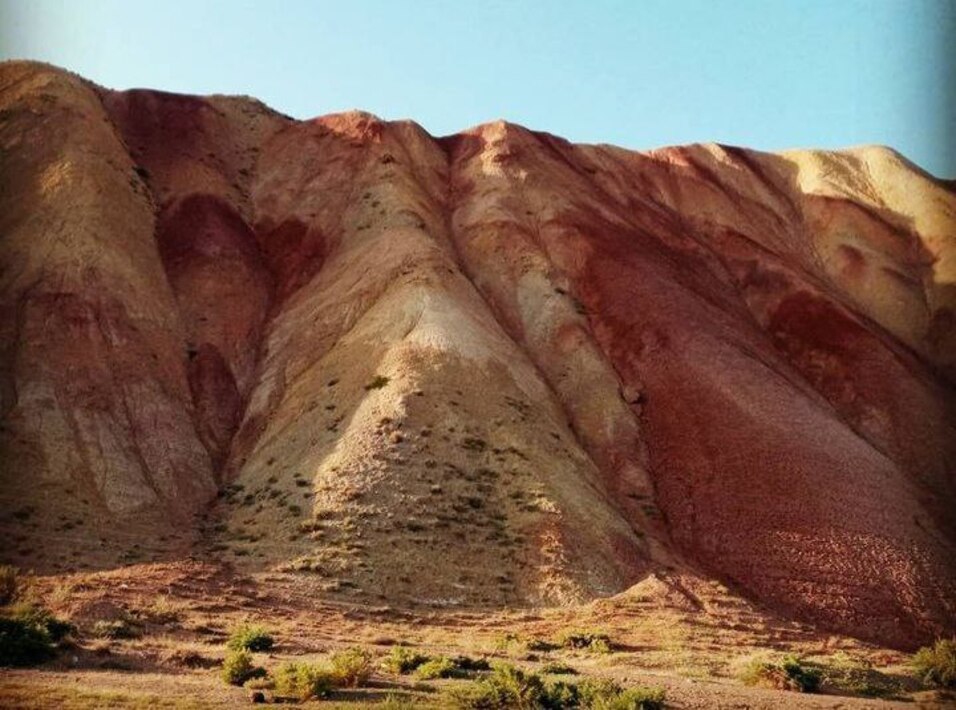 کوه‌های رنگی آلا داغلار در زنجان