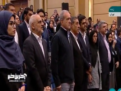 پخش سرود ملی و آغاز نخستین نشست خبری رئیس‌جمهور