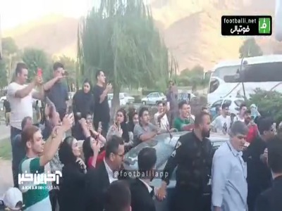 ورود کاروان پرسپولیس به هتل محل اقامت در اراک برای تقابل فردا با استقلال