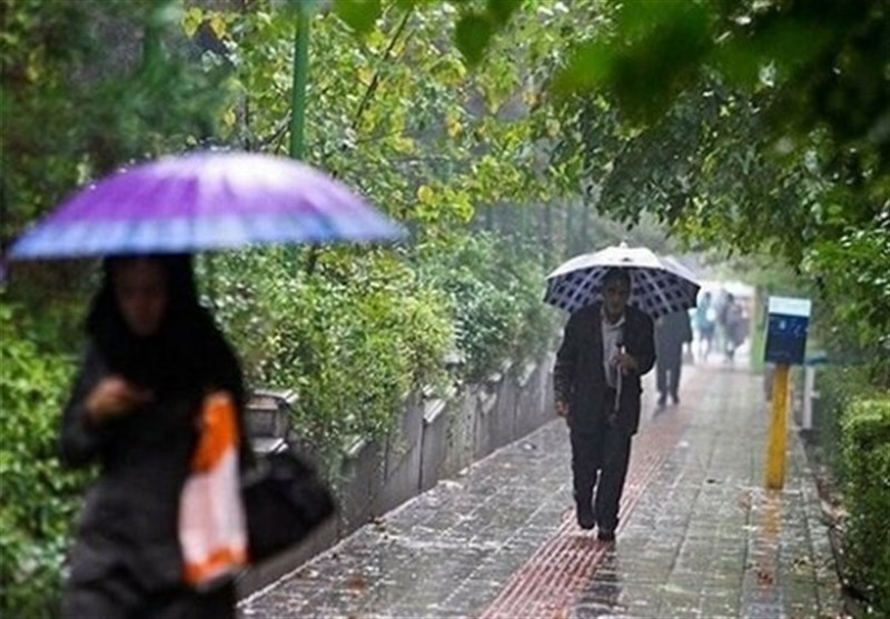 رگبار و رعدوبرق آسمان قم را فرا می‌گیرد