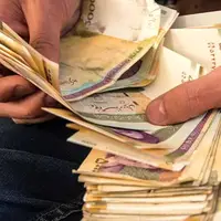 روایت تجارت نیوز از عقب افتادگی شدید حقوق کارمندان و کارگران از تورم 