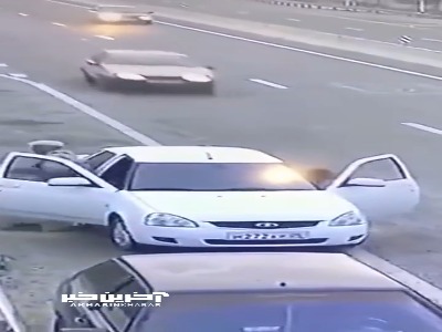 با آینه آشنایی زیادی نداشت!