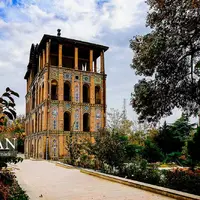 عمارت کلاه فرنگی عشرت‌آباد مکانی برای تفریحات شاهانه